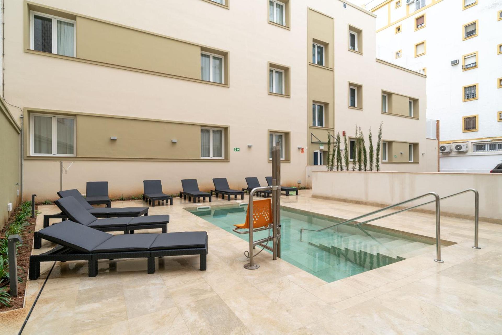 Limehome Sevilla Ronda De Capuchinos Exterior photo